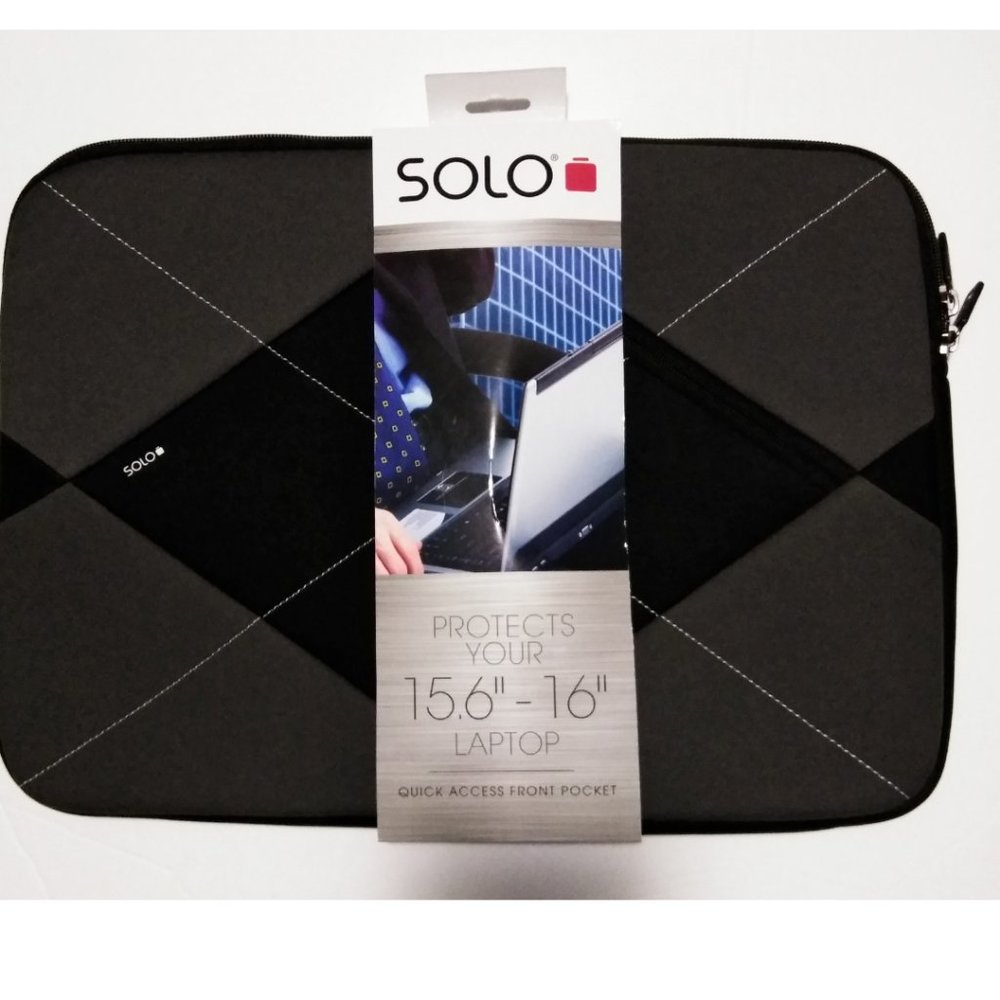 BRAND NEW Solo Sleeve Grey/Black 16 Inch Laptop